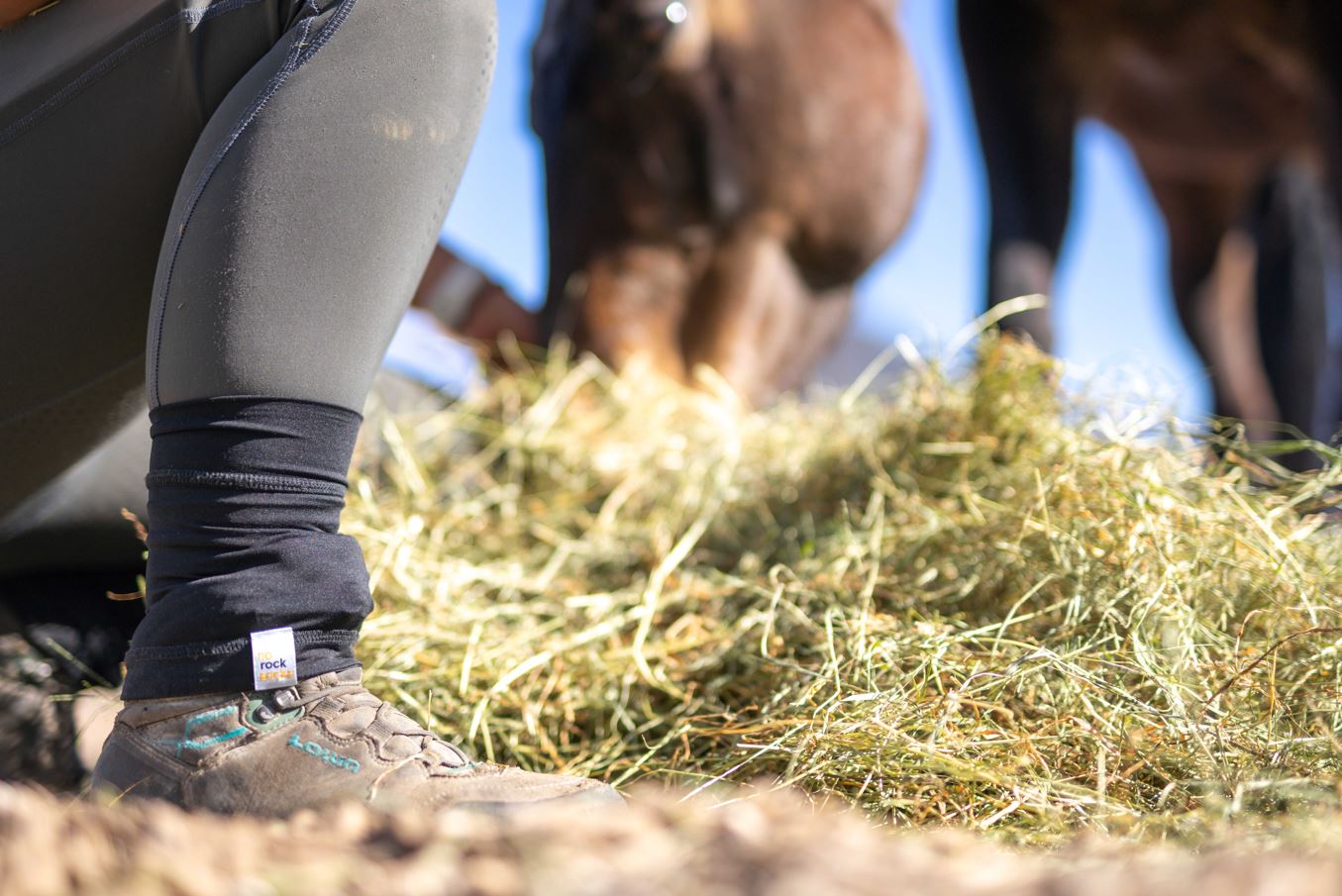 norocksocks in der Landwirtschaft verhindern das Eindringen von Heu, Spänen, Erde und Schmutz in die Schuhe und eignen sich perfekt für den Einsatz auf dem Feld oder im Stall – auch unter Gummistiefeln oder robustem Schuhwerk